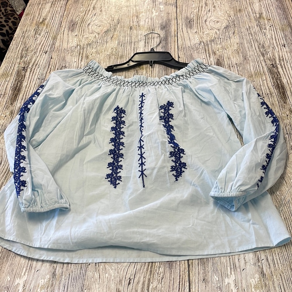 NWT LOVERICH ON OR OFF THE SHOULDER EMBROIDERY TOP
